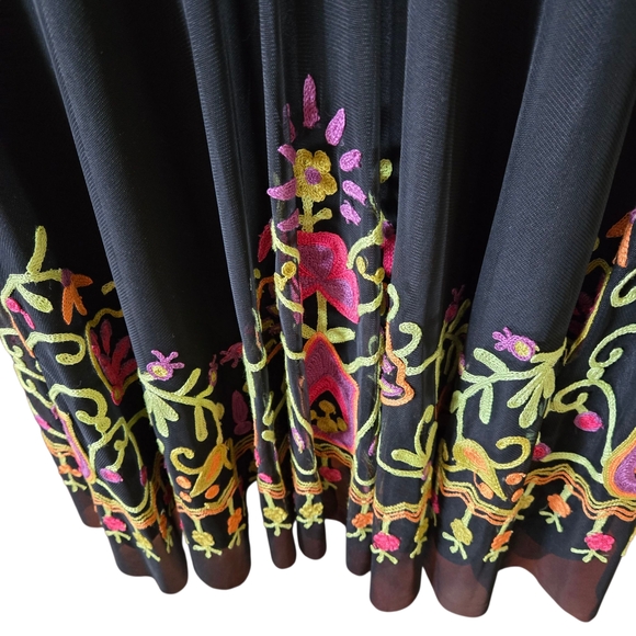 Vintage‎ Collection Black Skirt with Colorful Embroidery - Picture 8 of 13